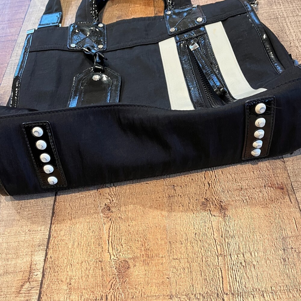 Milly - Mod look B&W Messenger Tote Bag. Color Block Canvas & Patent Leather - Picture 9 of 16